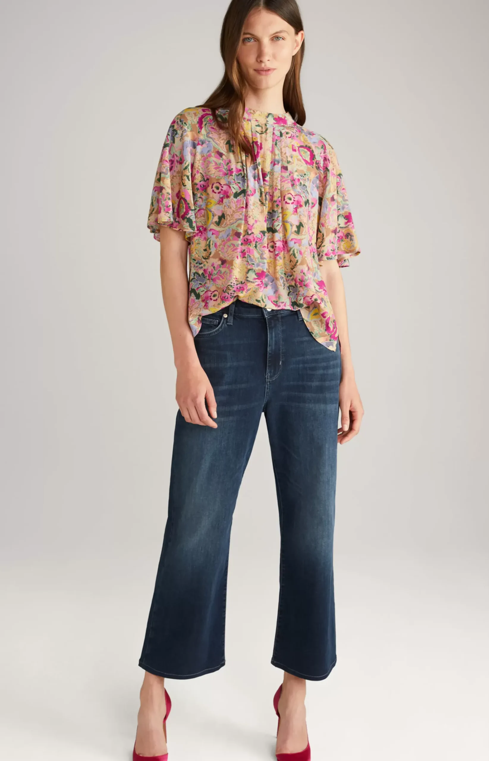 Blouse in a Beige/Pink Pattern