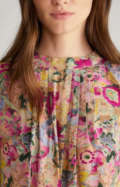 Blouse in a Beige/Pink Pattern