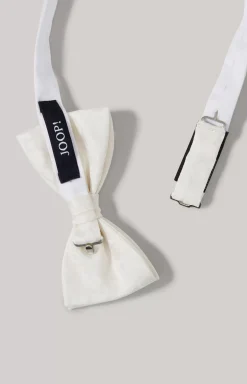Bow tie in off-white