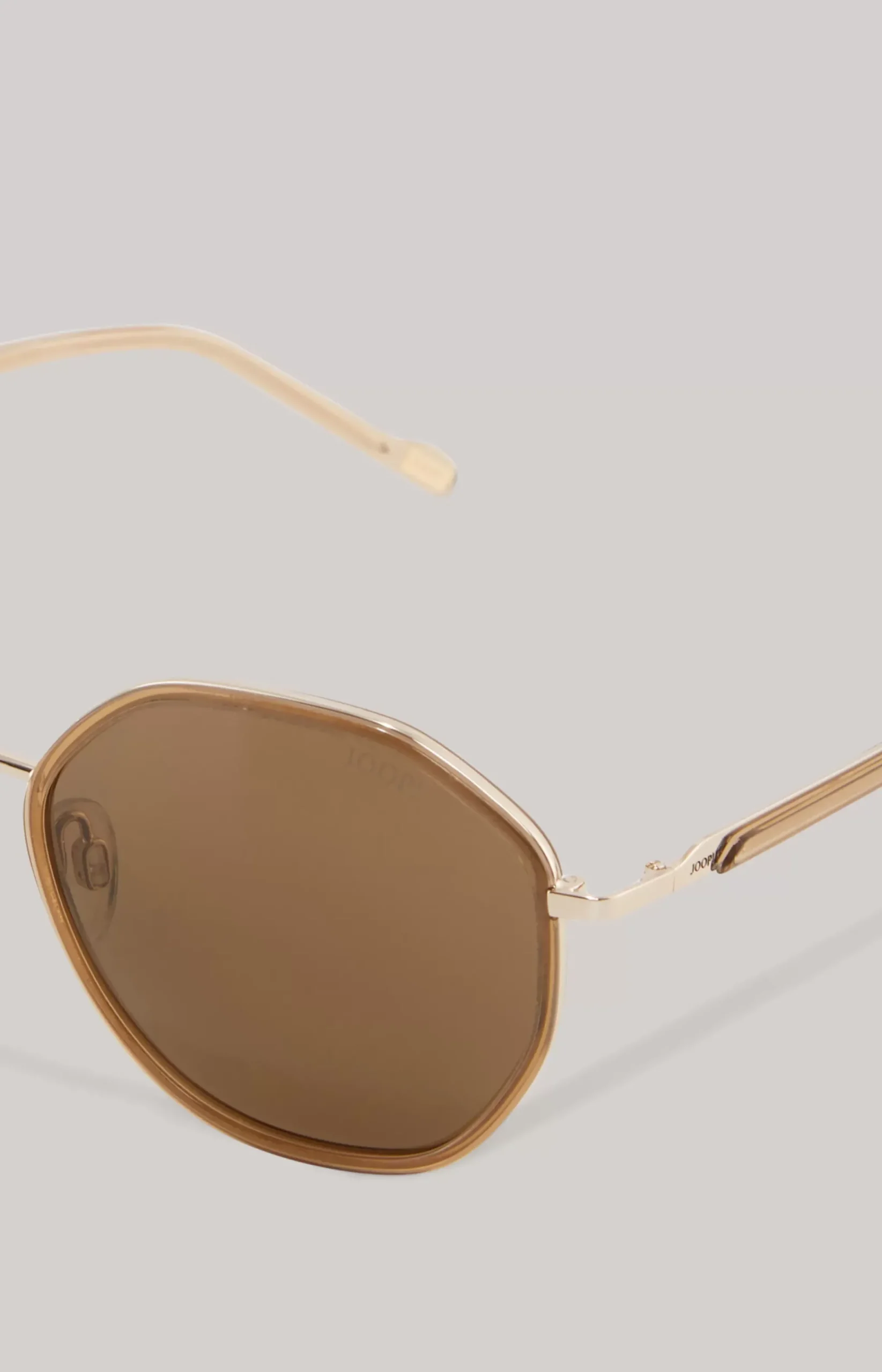 Brown sunglasses