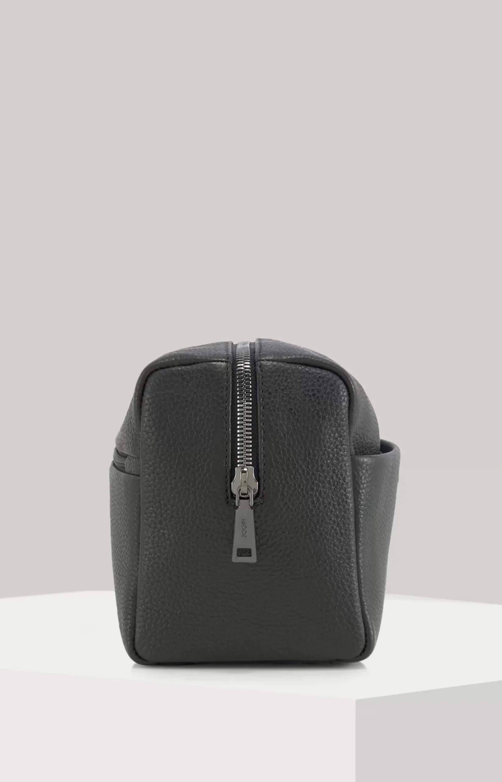 Cardona Eris wash bag in Black
