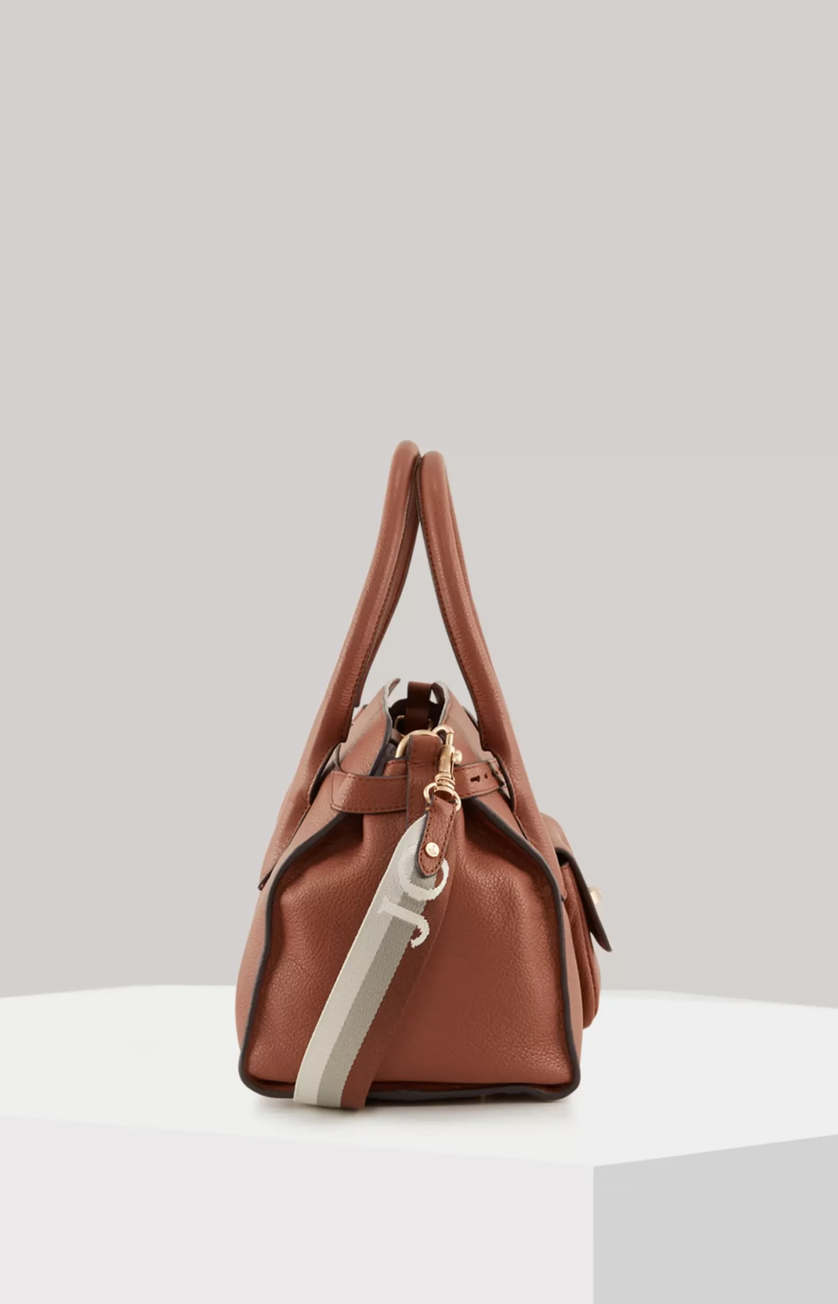 Carino Giulia Handbag in Cognac