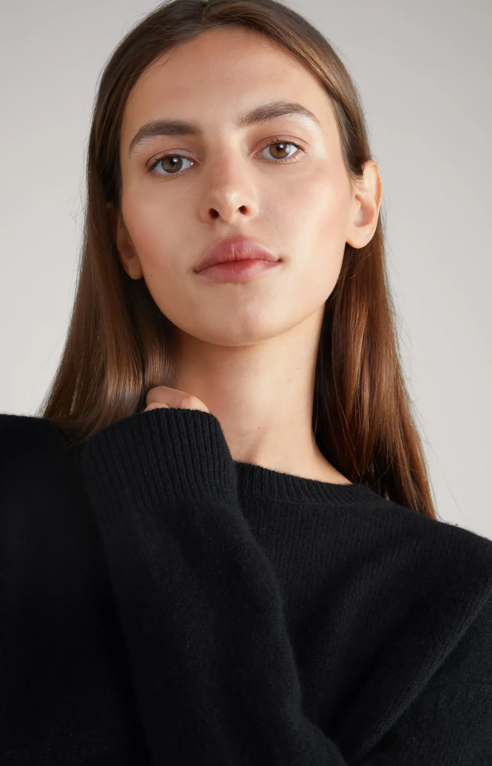 Cashmere Knit Pullover in Black