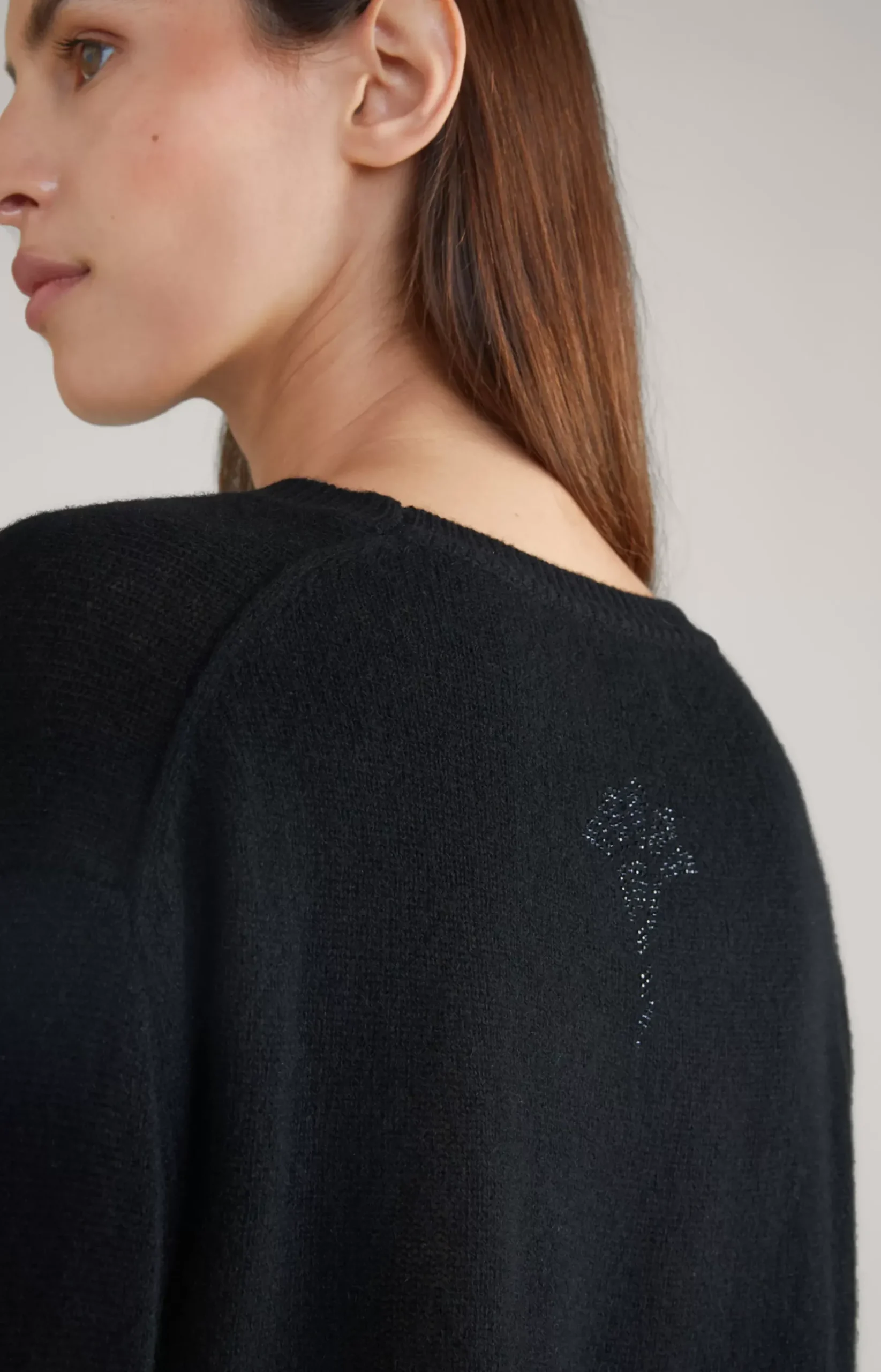 Cashmere Knit Pullover in Black