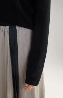 Cashmere Knit Pullover in Black