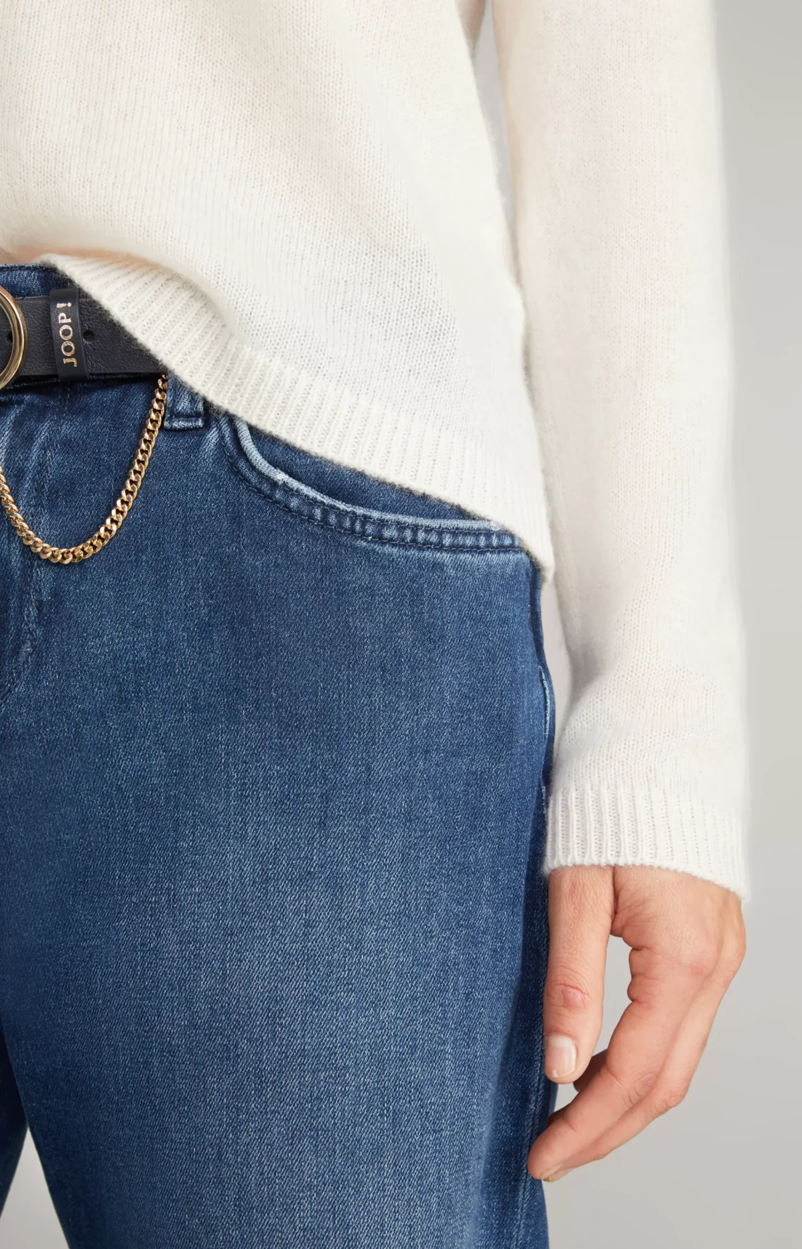 Cashmere Knitted Pullover in Cream