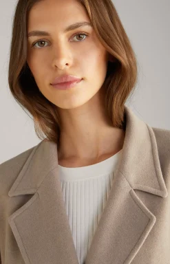Coat in Beige