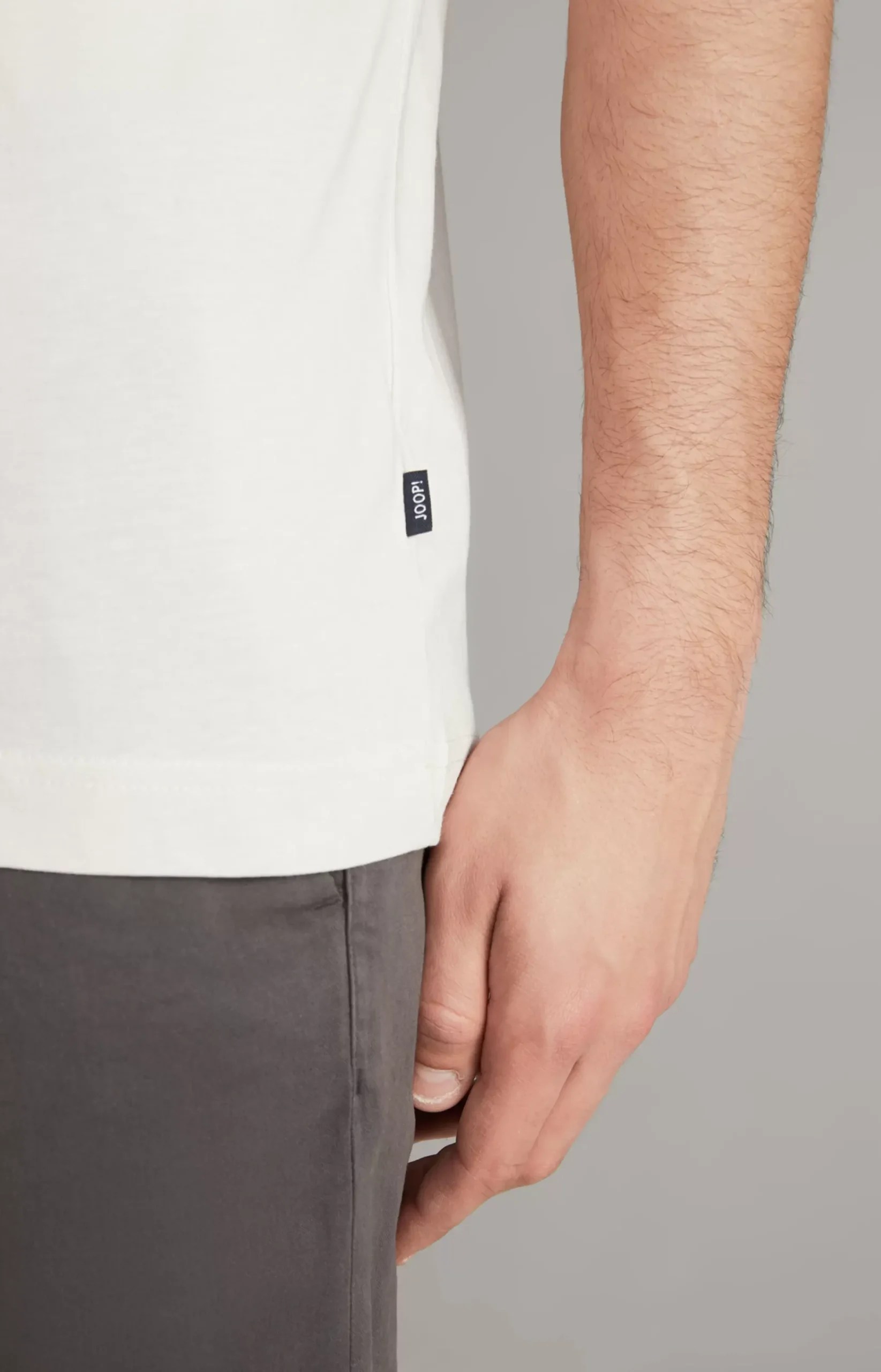 Cornflower Baptiste T-Shirt in Off-white