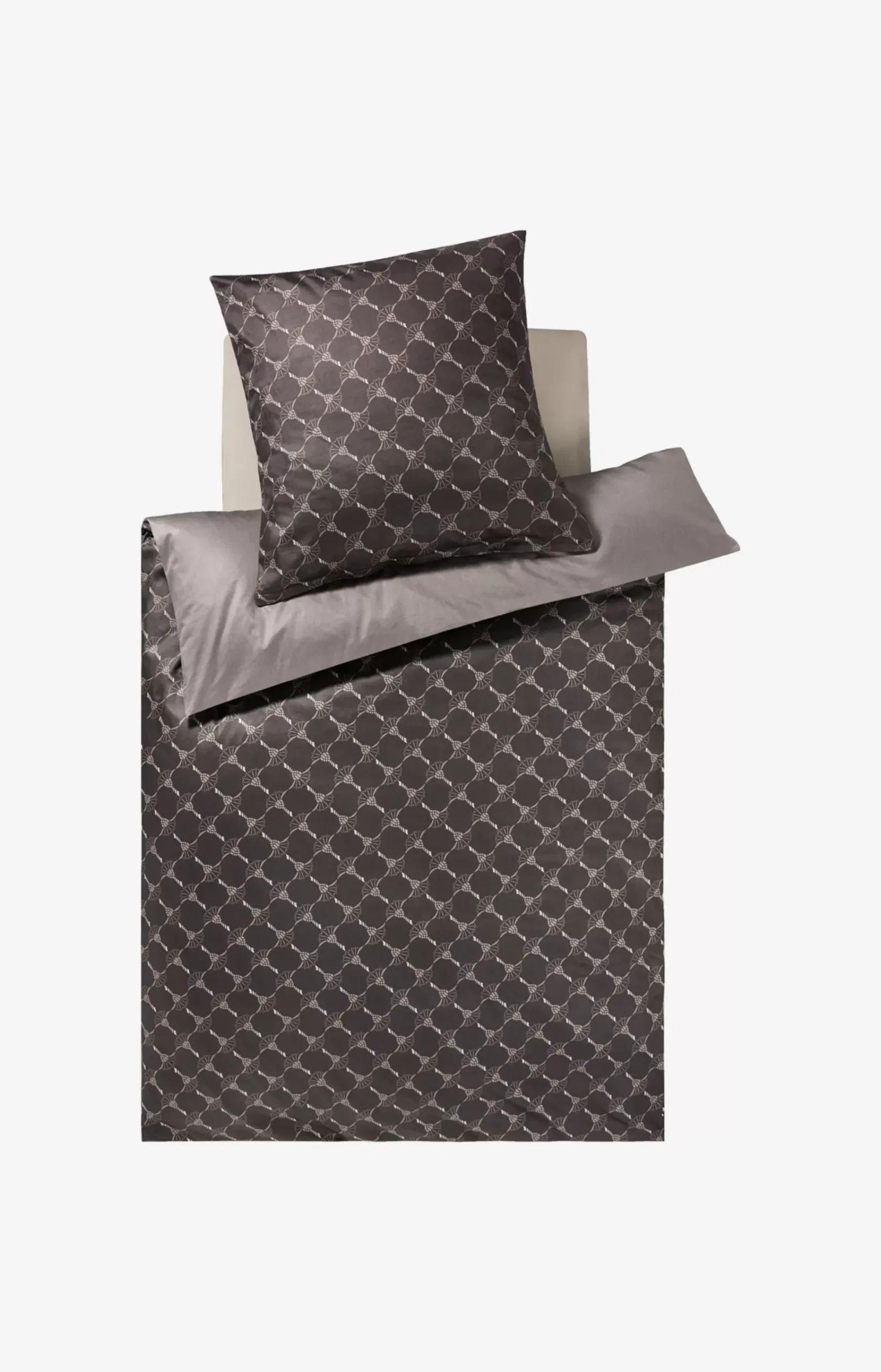 Cornflower Double in shiny black, black/grey