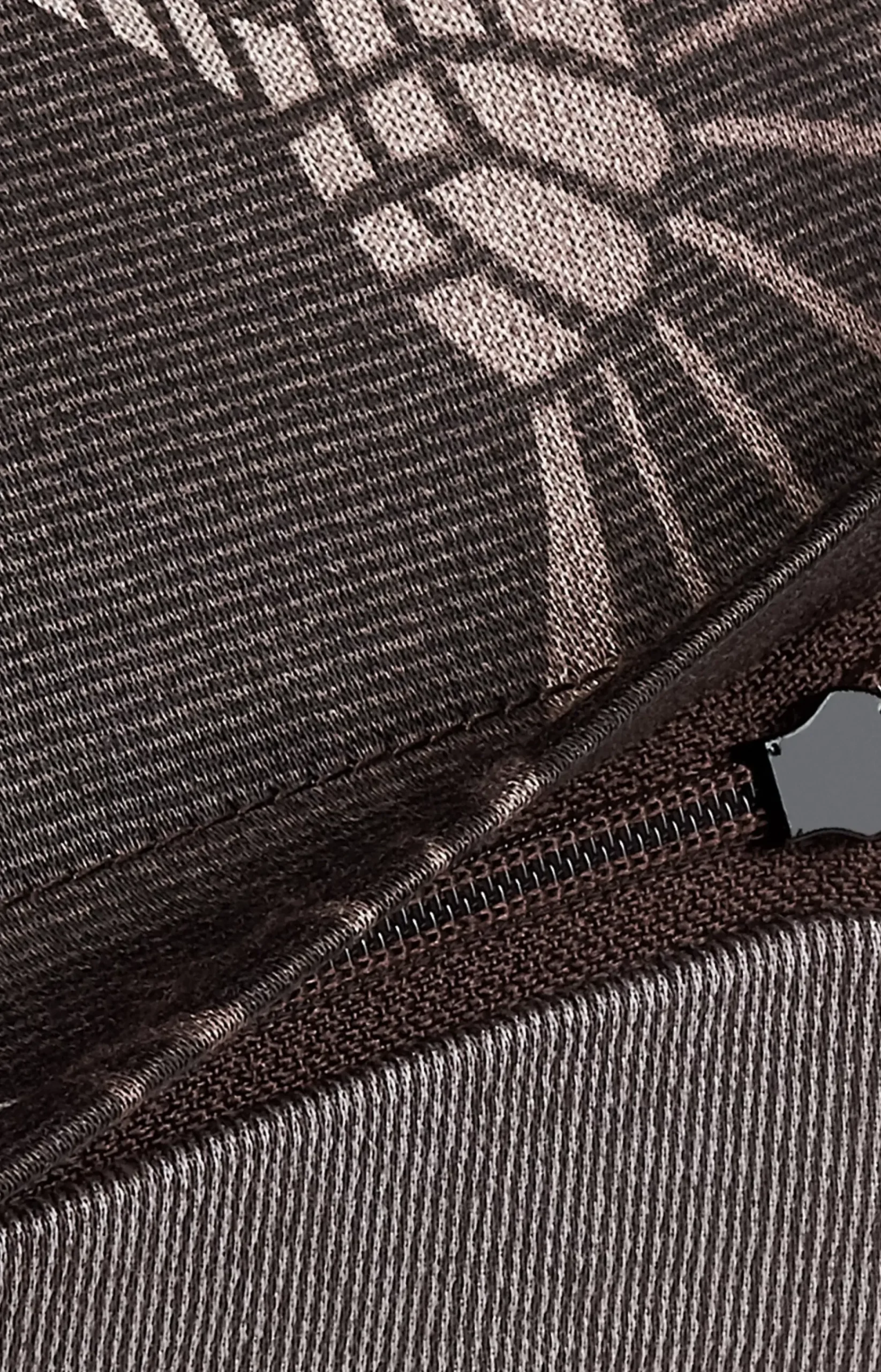 Cornflower Double in shiny black, black/grey