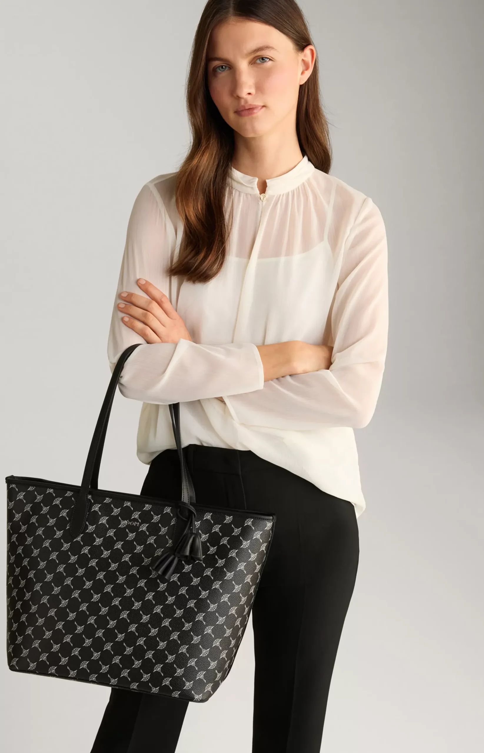 Cortina Lara Midi Shopper in Black