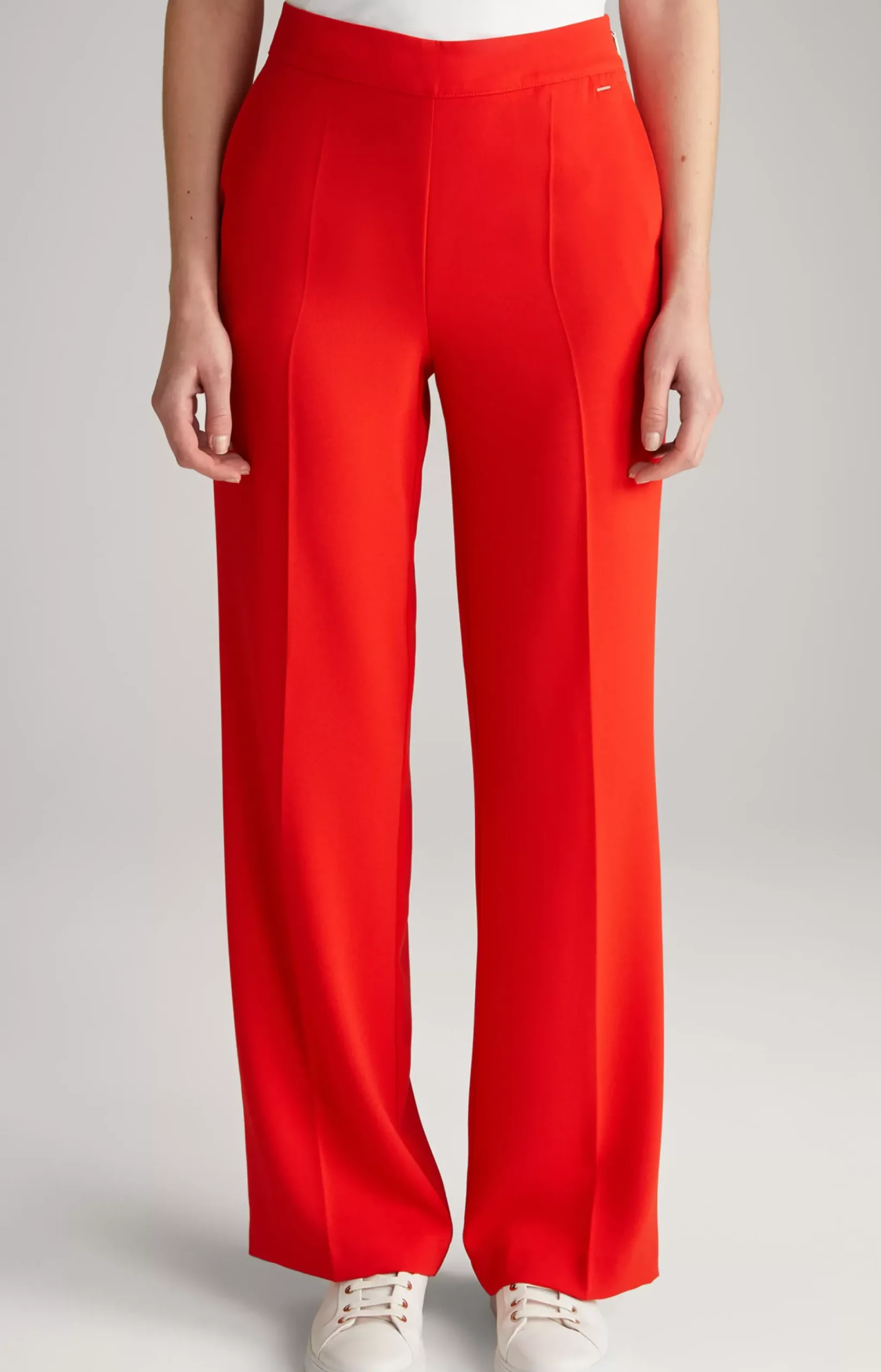 Crêpe Marlene Trousers in Red