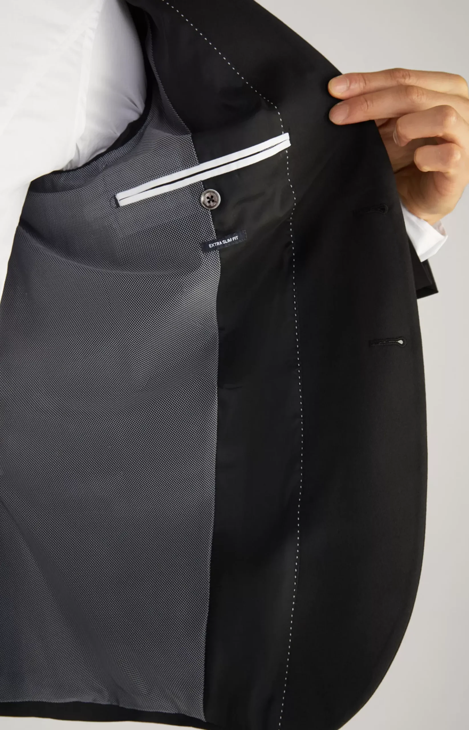 Damon-Gun Travel Suit in Black