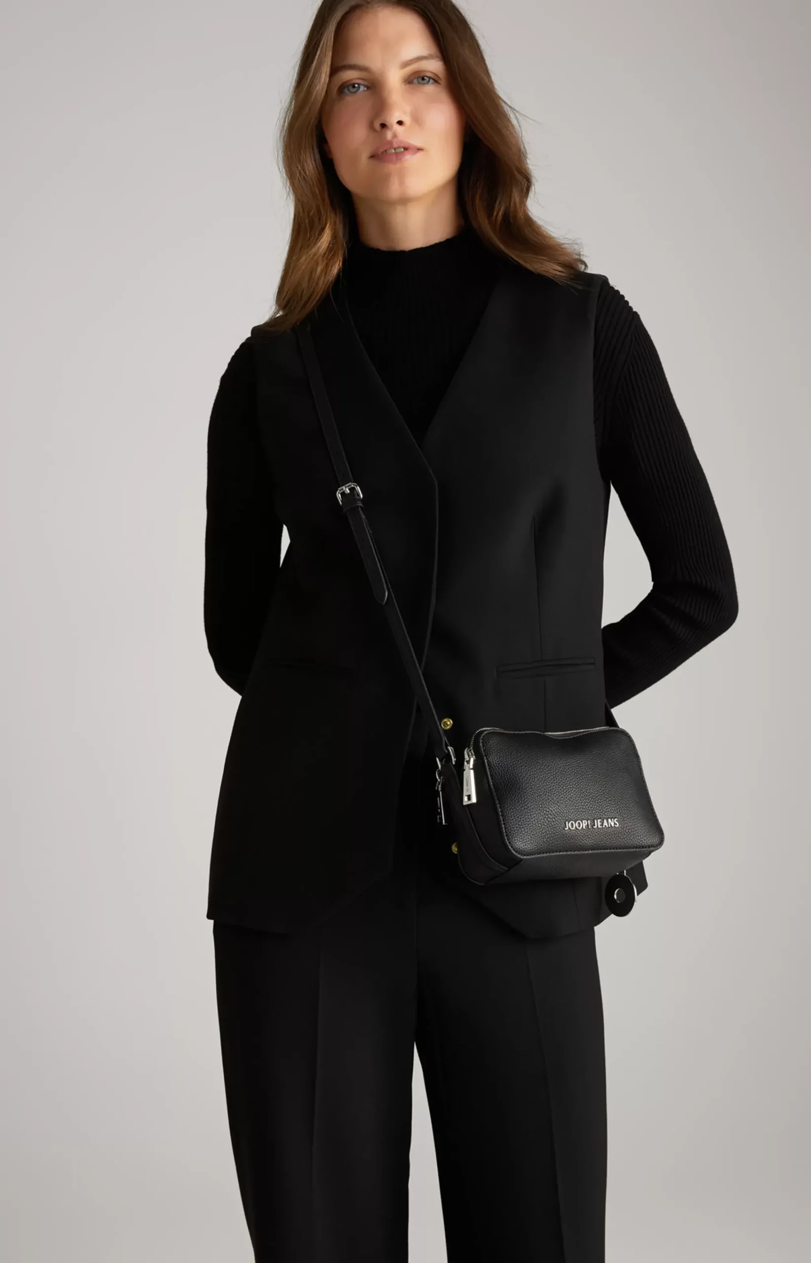Diurno Susan Shoulder Bag in Black