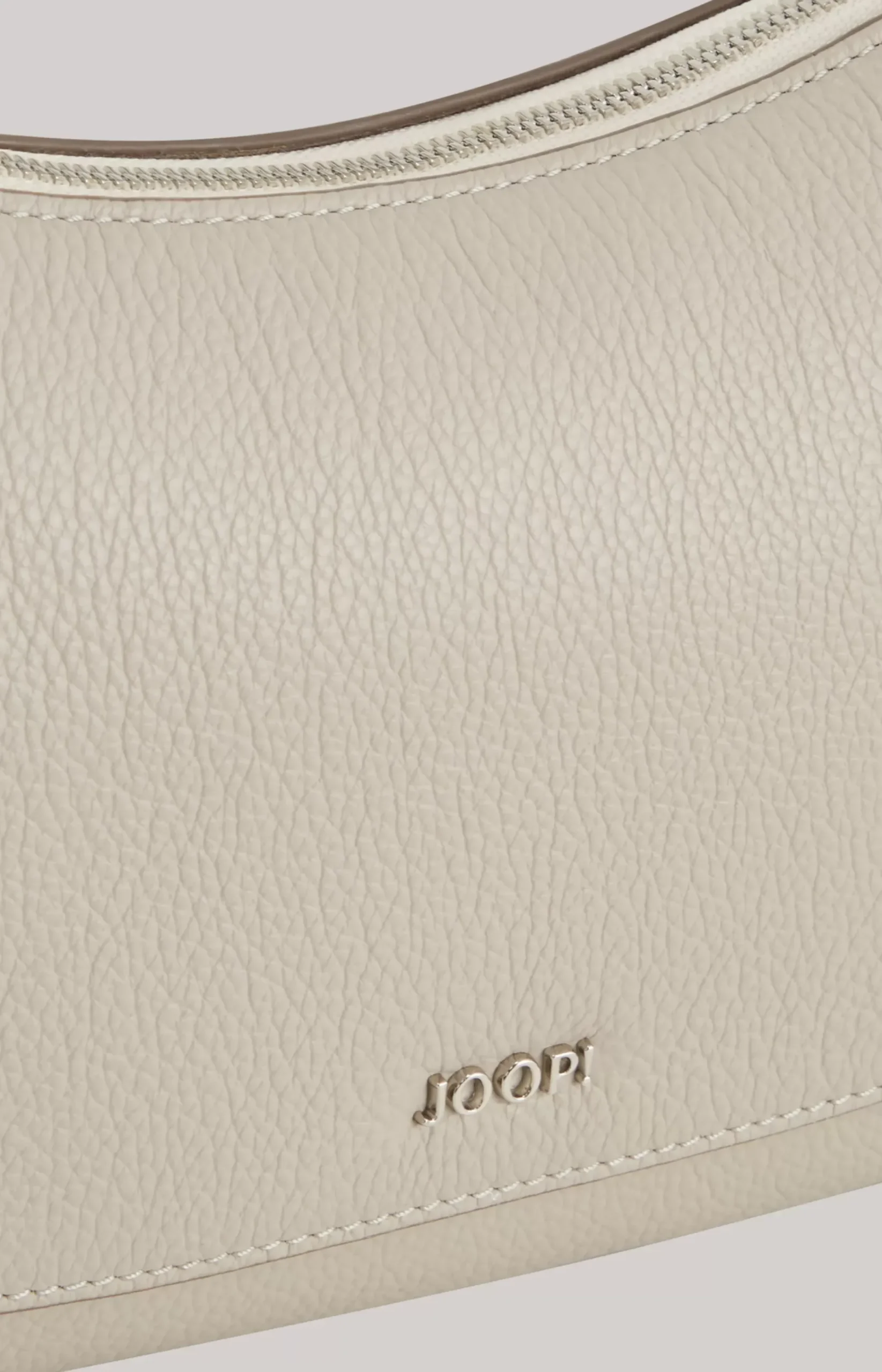 Estate Loreen Leather Shoulder Bag in Light Grey