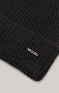 Fenol Knitted Hat in Black