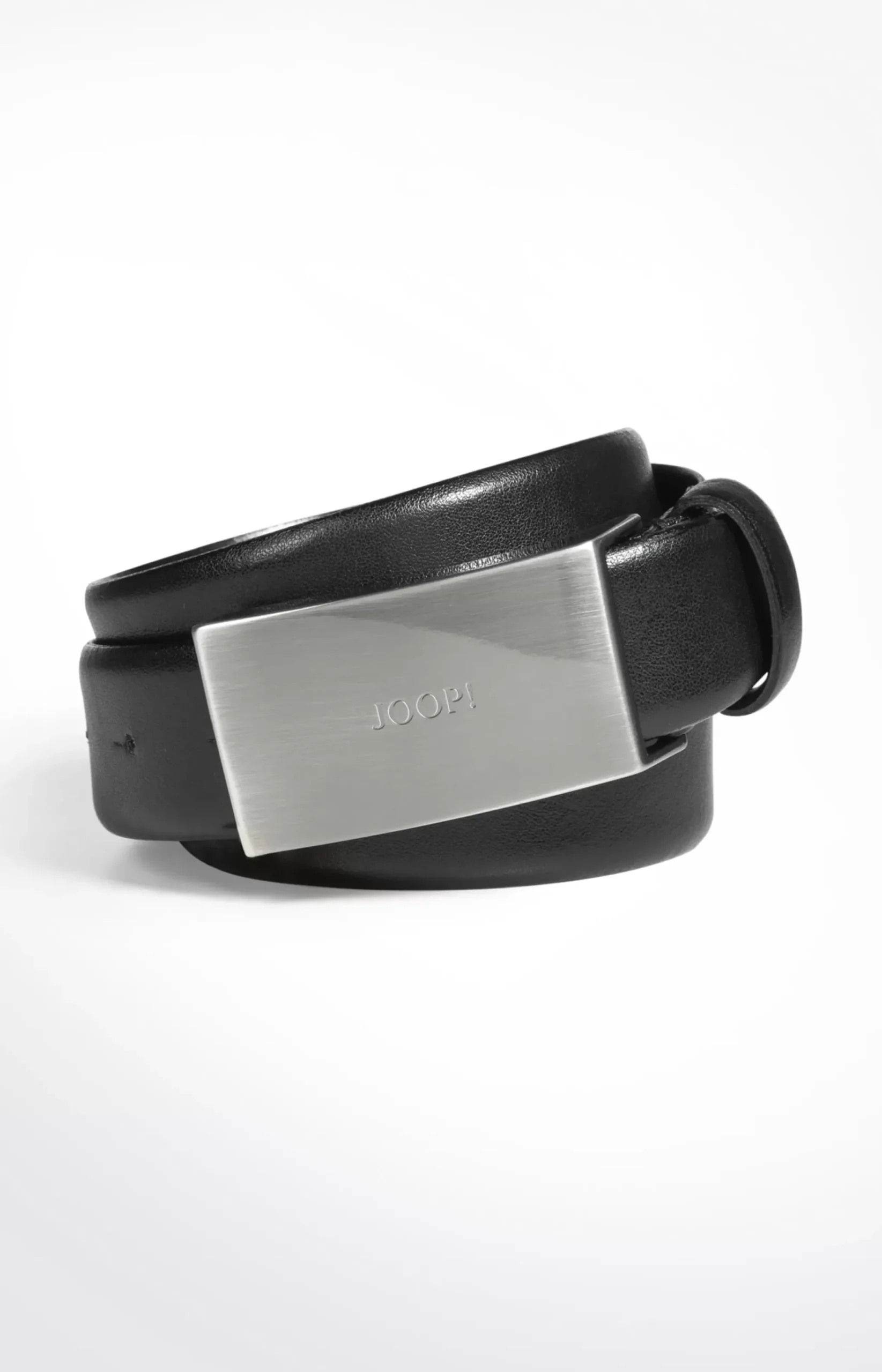 Finely Grained Leather Belt in Black