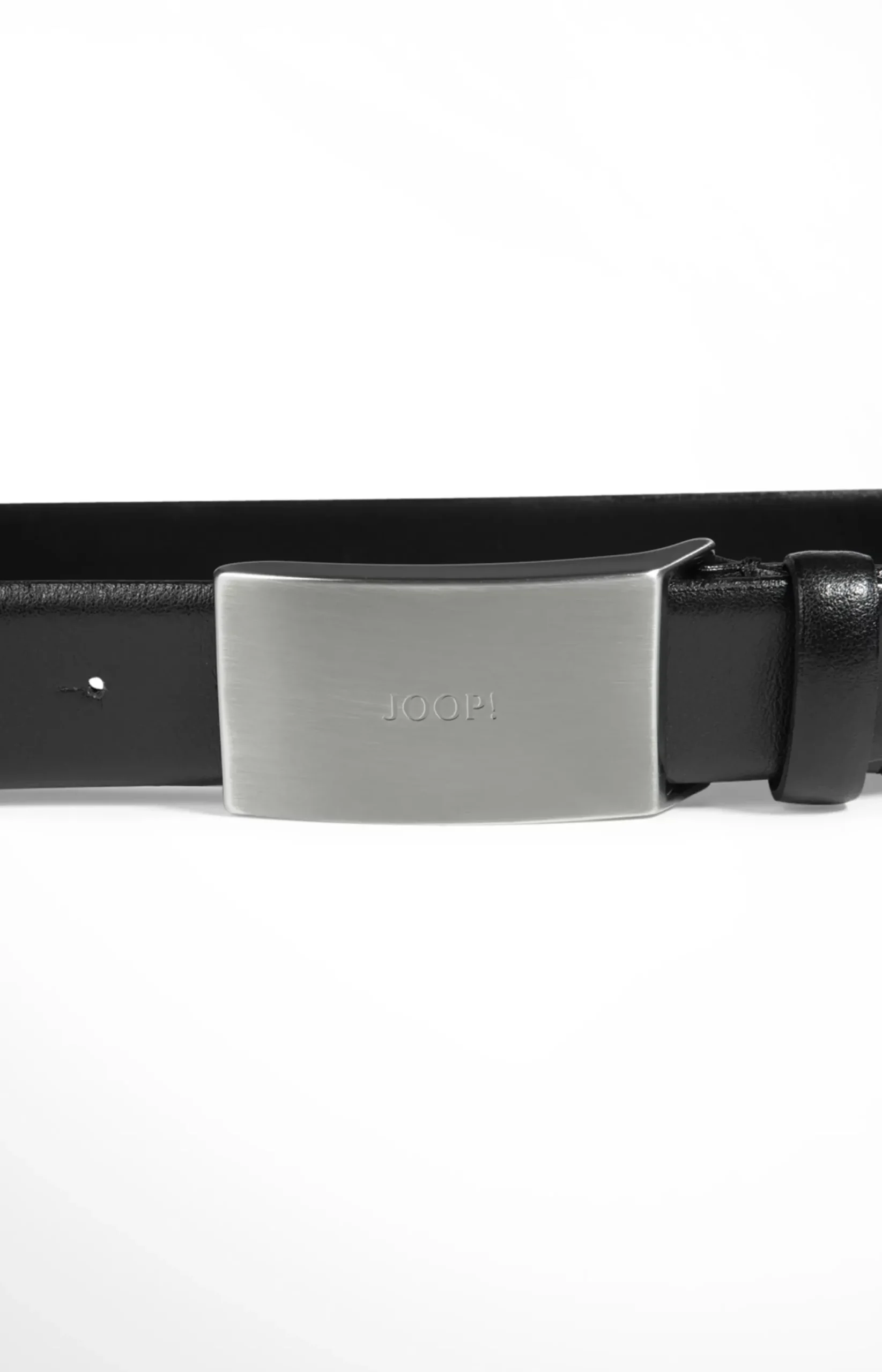 Finely Grained Leather Belt in Black