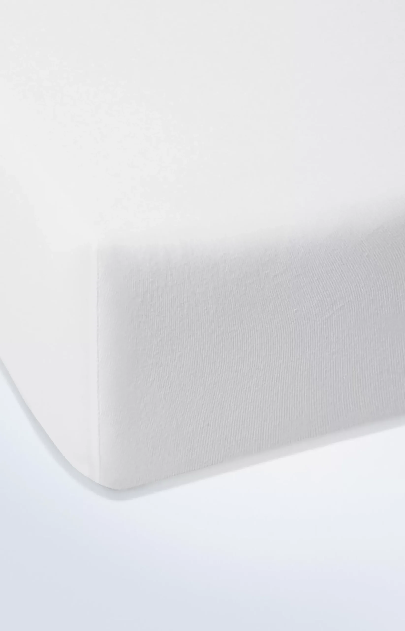 Fitted sheets in white