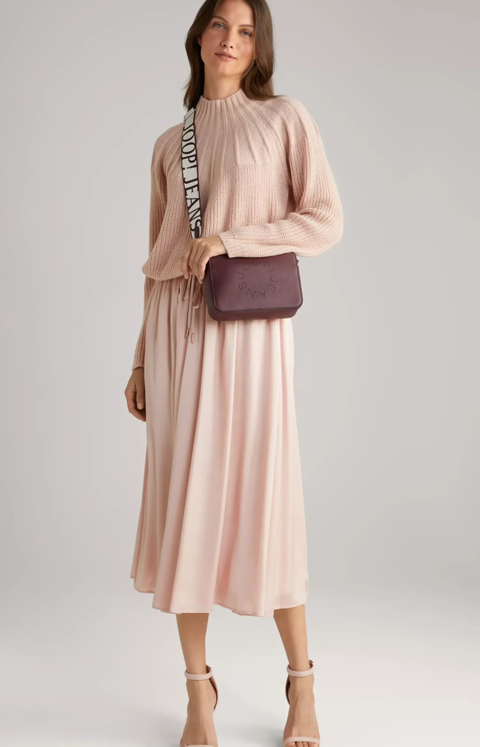Giro Cloe Shoulder Bag in Dark Red