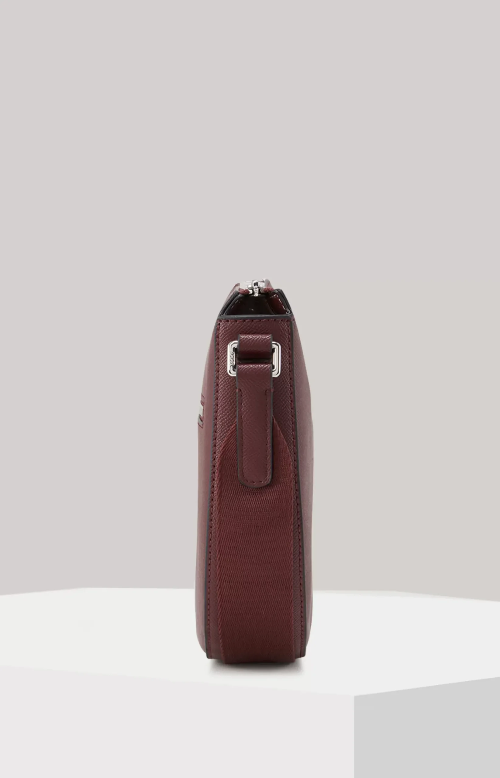 Giro Stella Shoulder Bag in Dark Red