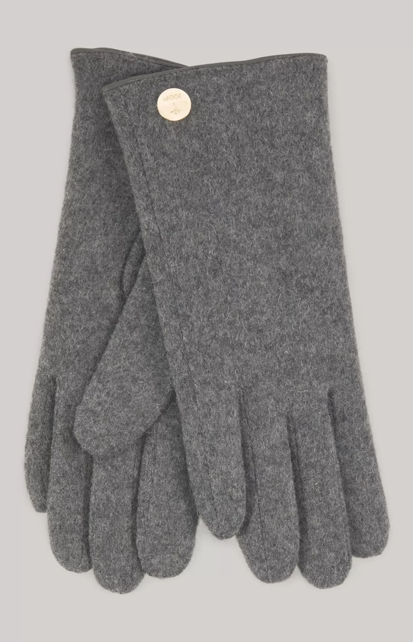 Gloves in grey