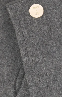 Gloves in grey