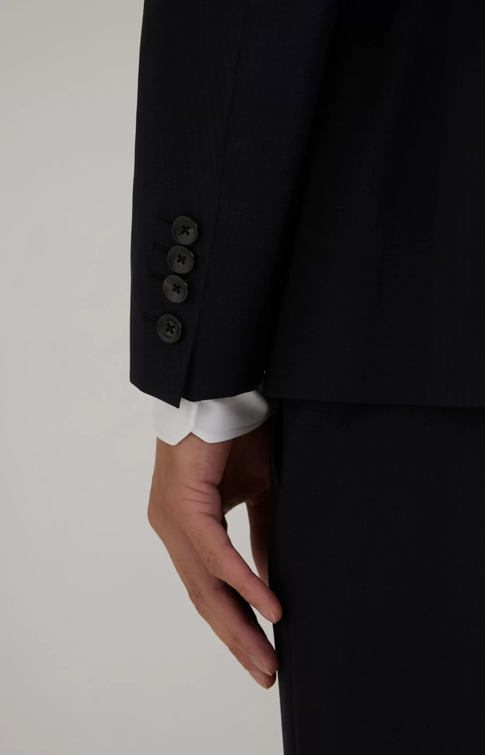 Herby Blayr Virgin Wool Suit in Dark Blue