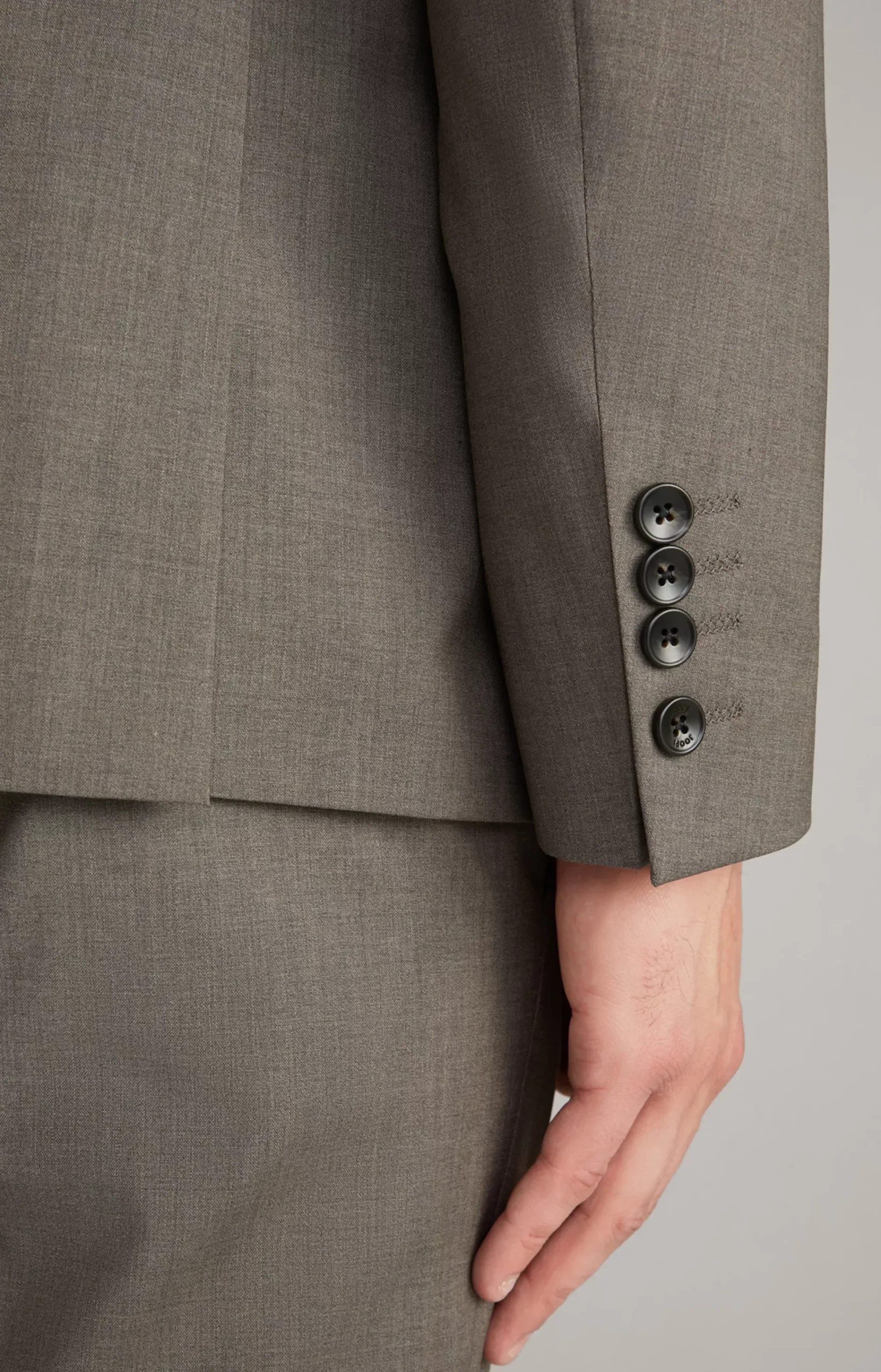 Herby-Blayr Suit in Beige/Grey