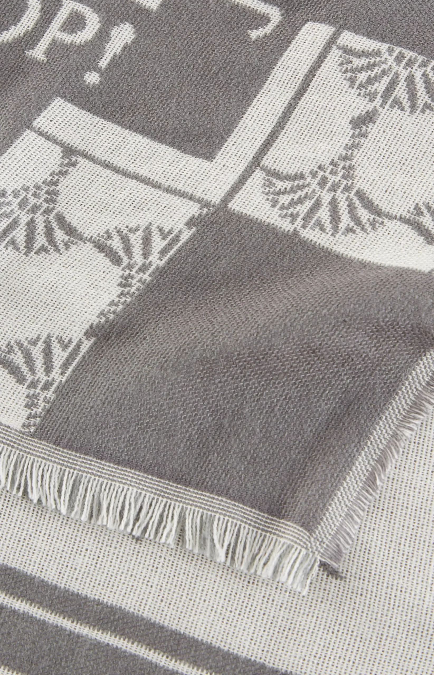 Jacquard Scarf in Grey/Cream