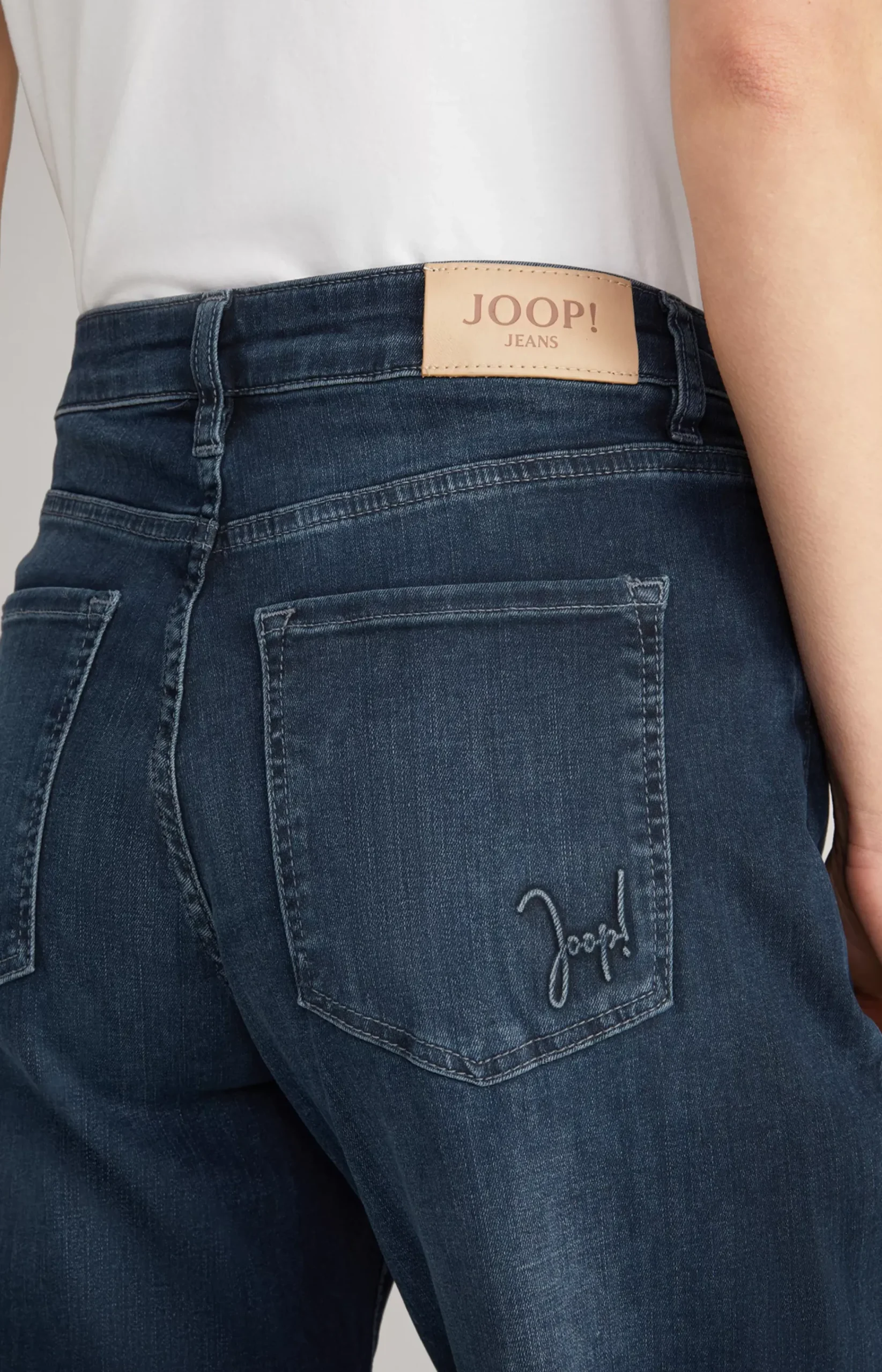 Jeans in a Dark Denim Blue