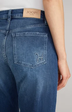 Jeans in a Dark Denim Blue Washed Look