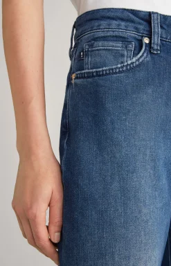 Jeans in a Dark Denim Blue Washed Look