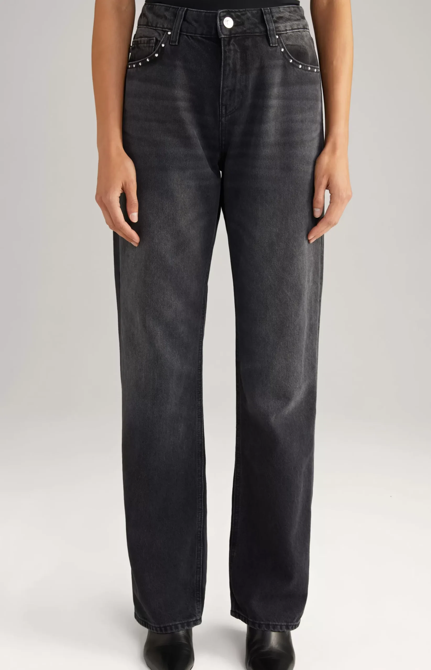 Jeans in a Dark Grey Washed Look