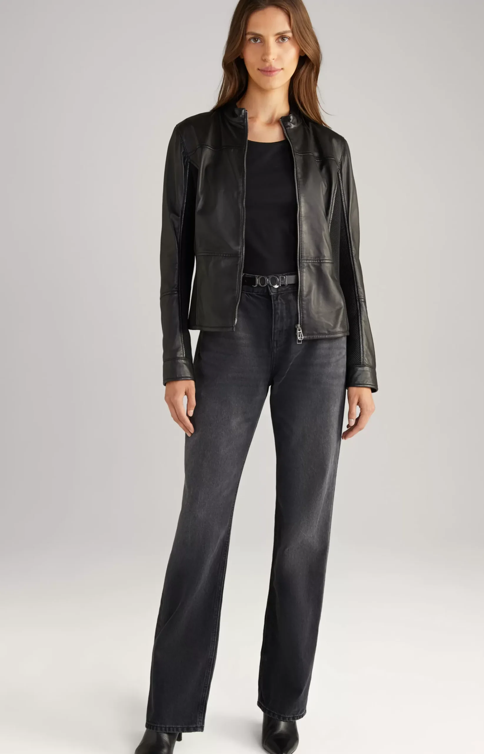 Jeans in a Dark Grey Washed Look