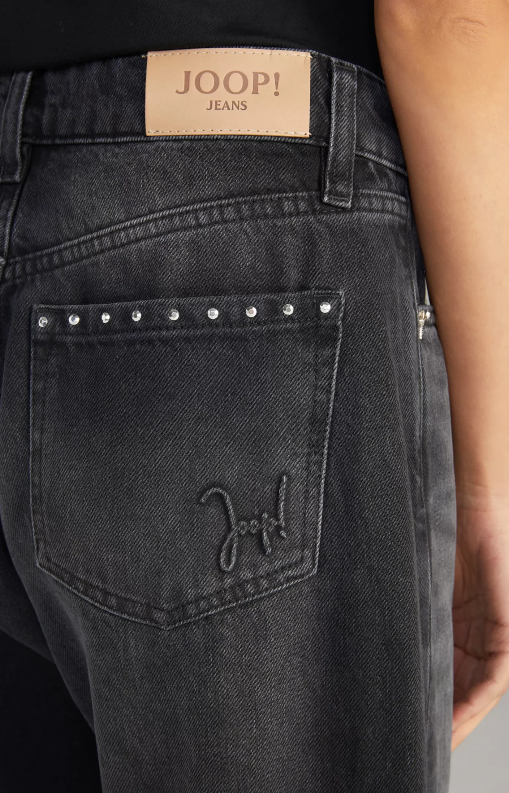 Jeans in a Dark Grey Washed Look