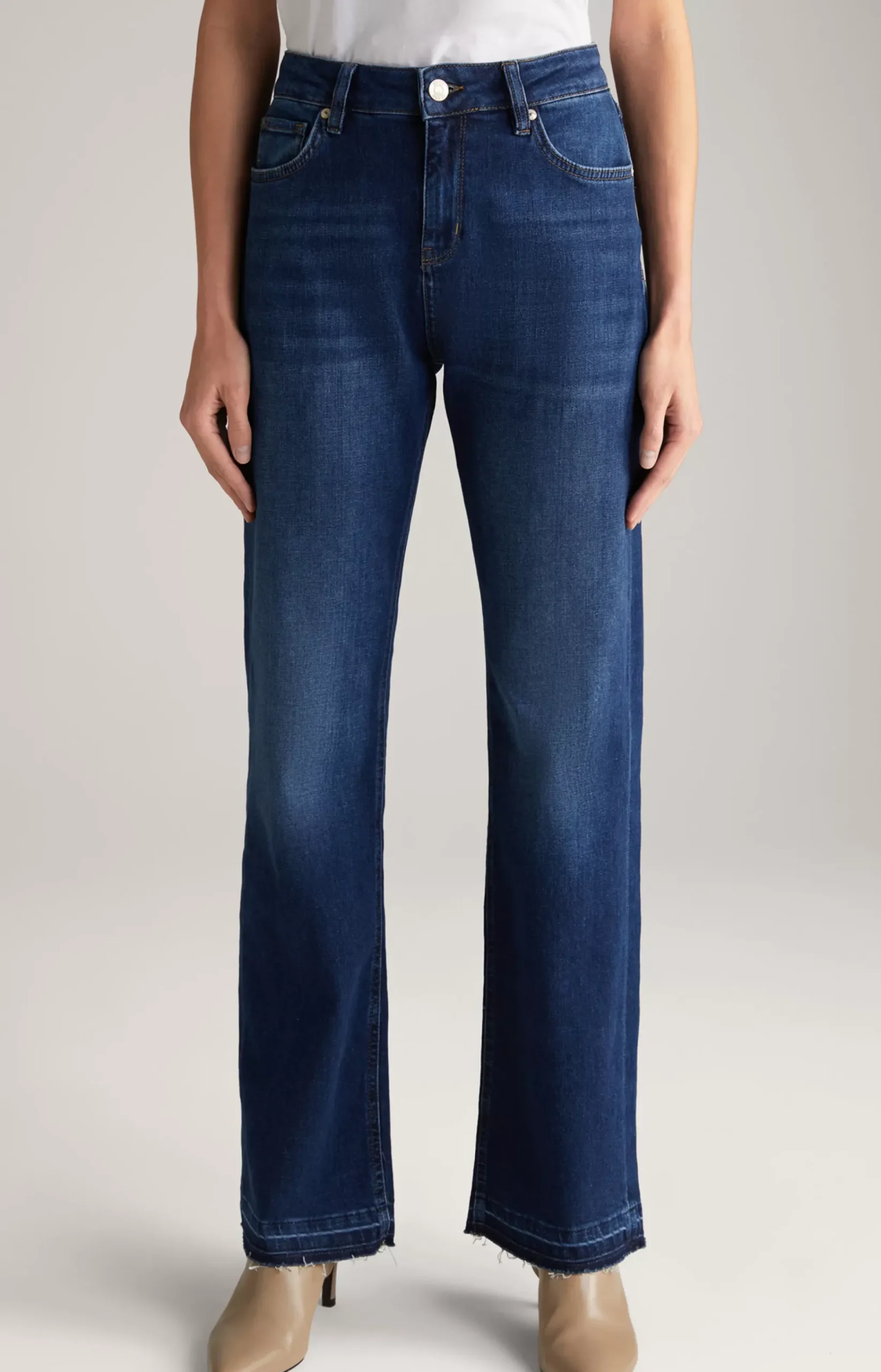 Jeans in a Denim Blue Washed Look