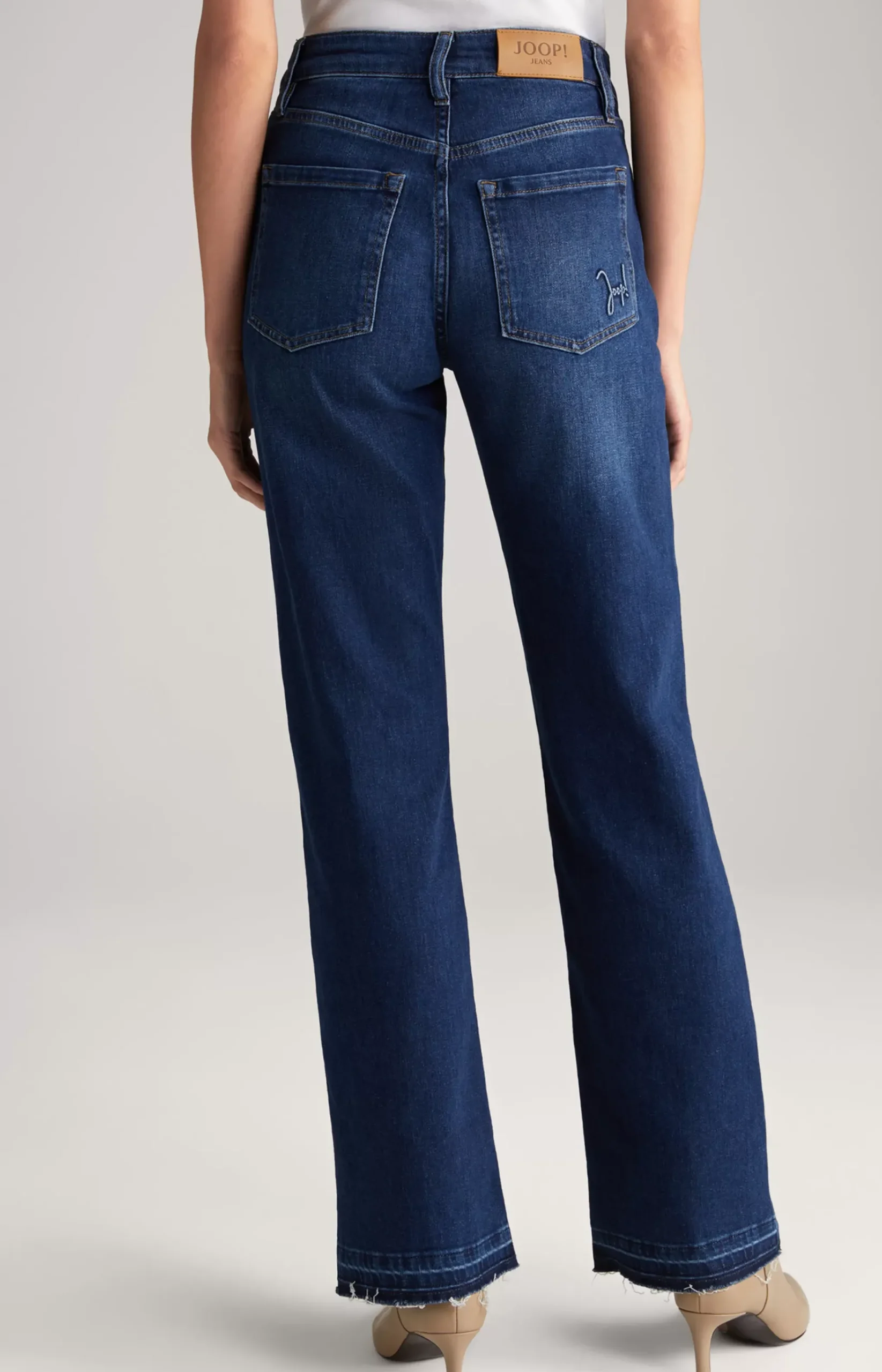 Jeans in a Denim Blue Washed Look