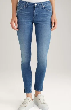 Jeans in a Denim Blue Washed Look