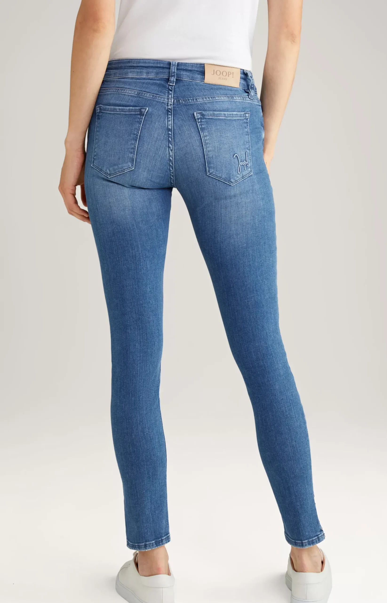 Jeans in a Denim Blue Washed Look