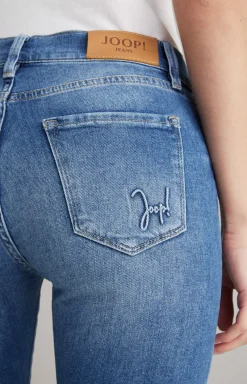 Jeans in a Medium Blue Washed Look
