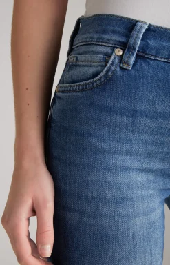 Jeans in a Medium Blue Washed Look