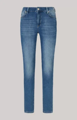 Jeans in a Medium Blue Washed Look