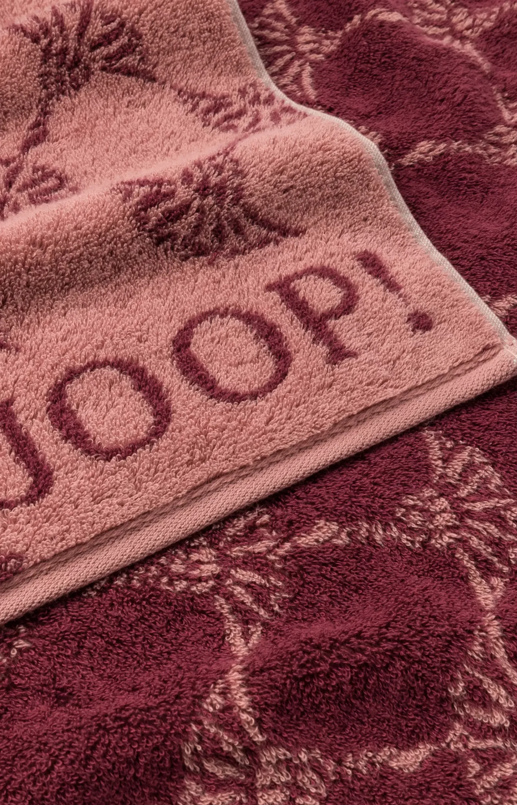 JOOP! CLASSIC CORNFLOWER Terrycloth Range in Rouge