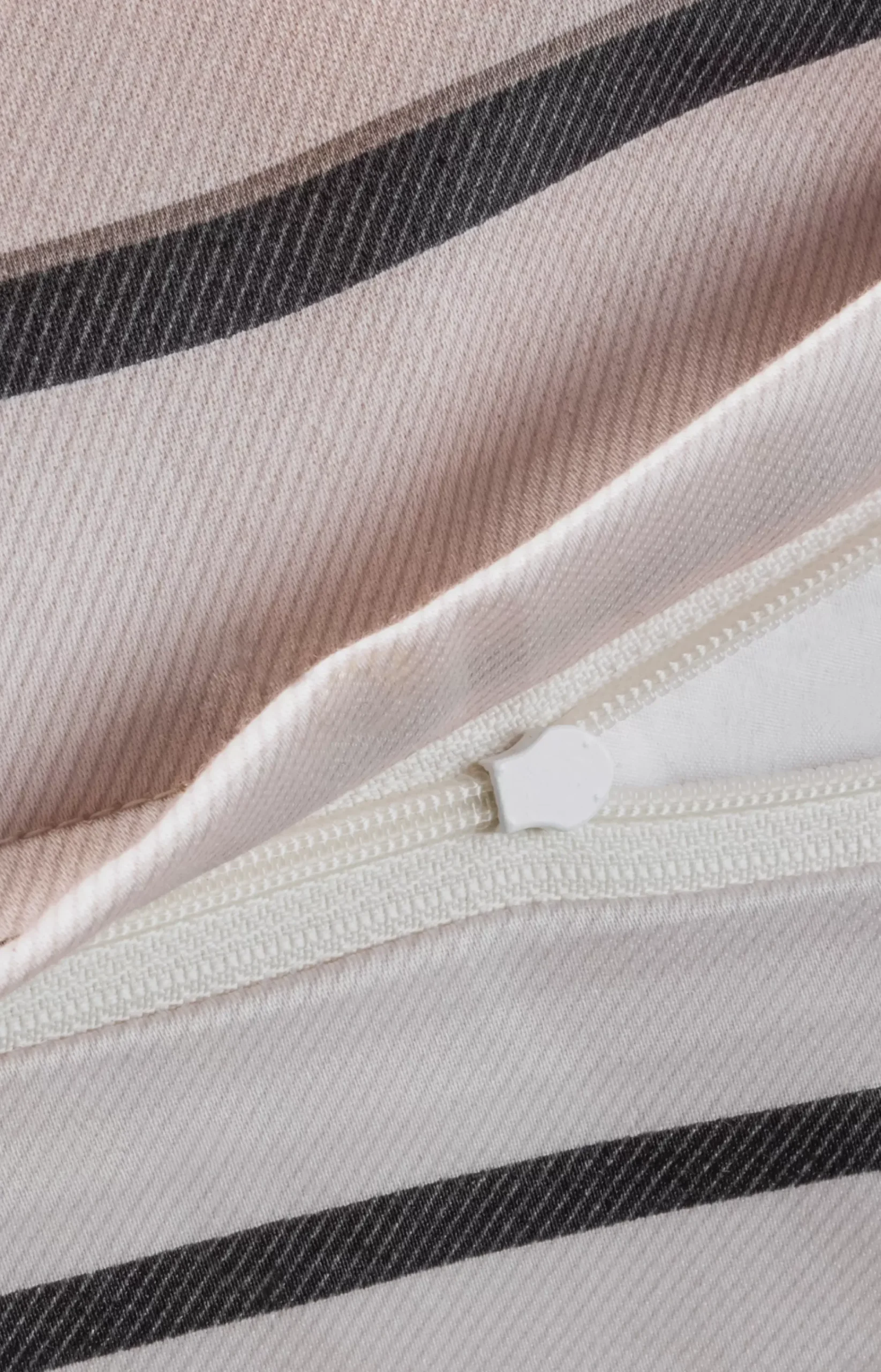 JOOP! SHUTTER bedlinen in stone