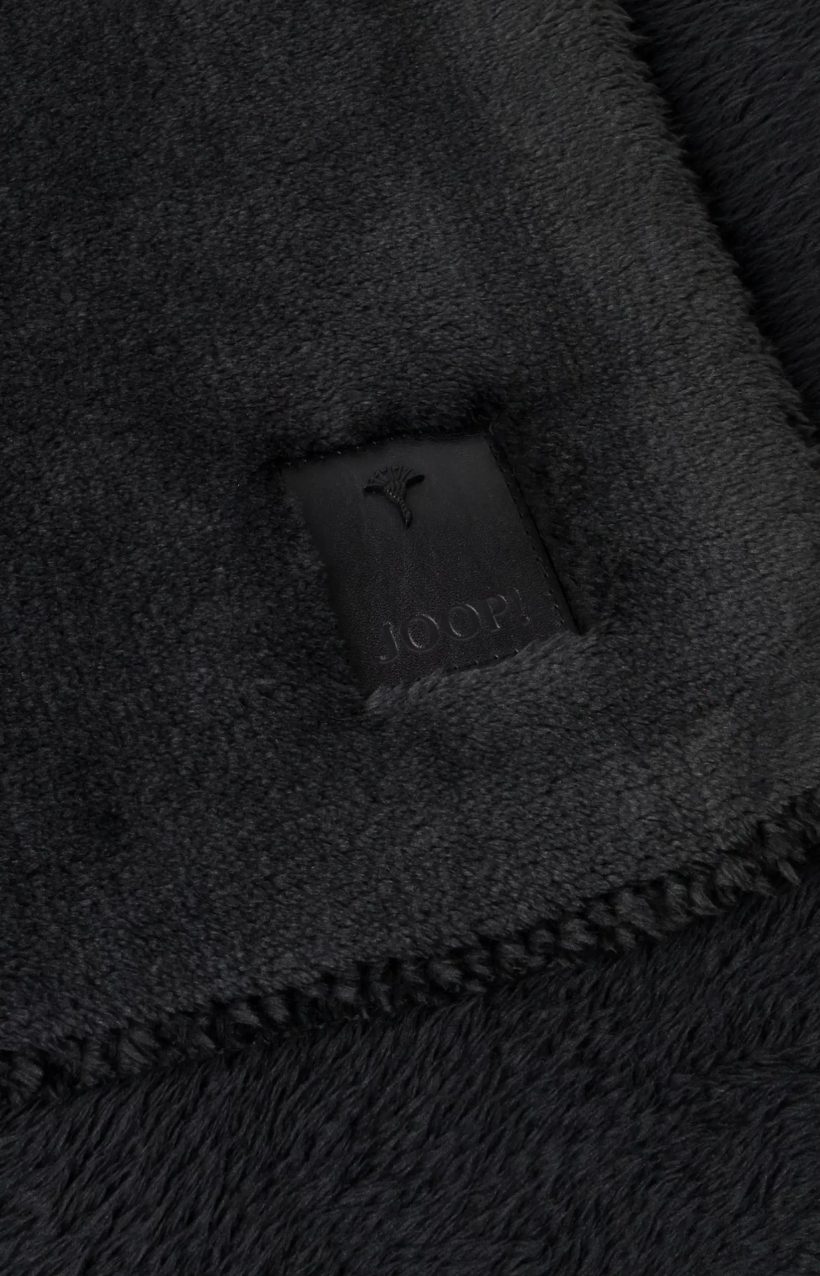 JOOP! SLEEK Throw in Black