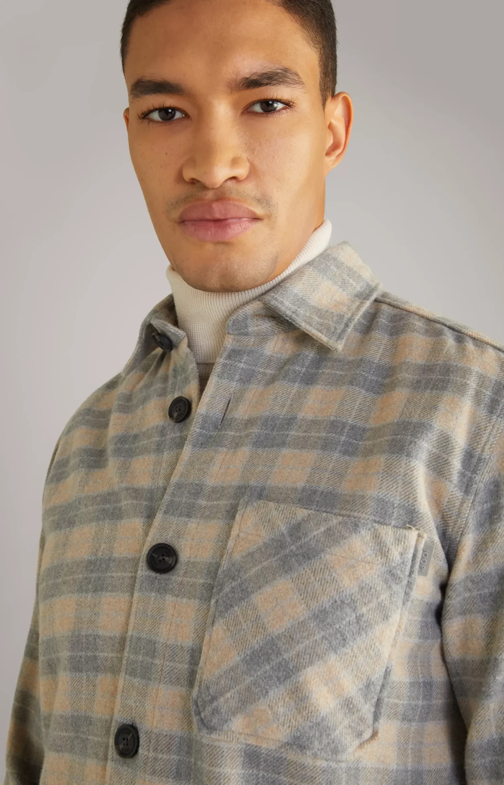 Kalan Flannel Shirt in a Grey/Beige Pattern