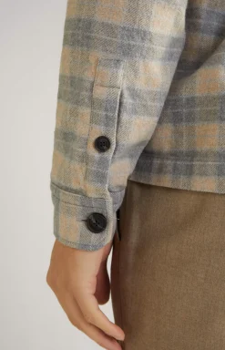 Kalan Flannel Shirt in a Grey/Beige Pattern