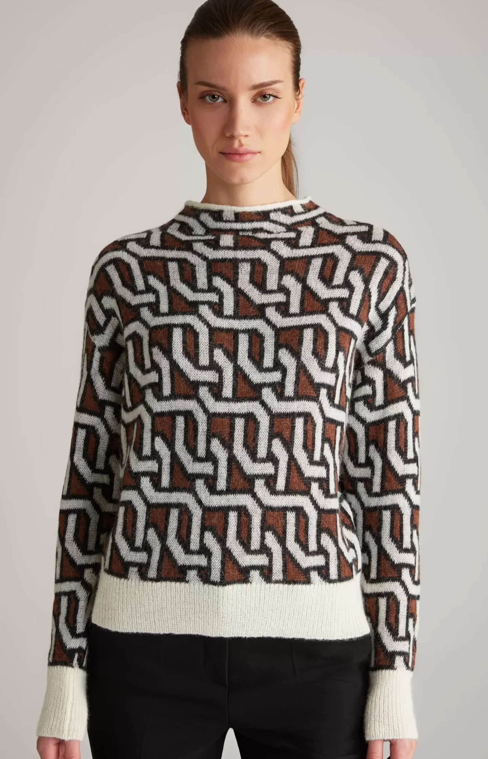 Knitted Pullover in a Cream/Brown/Black Pattern