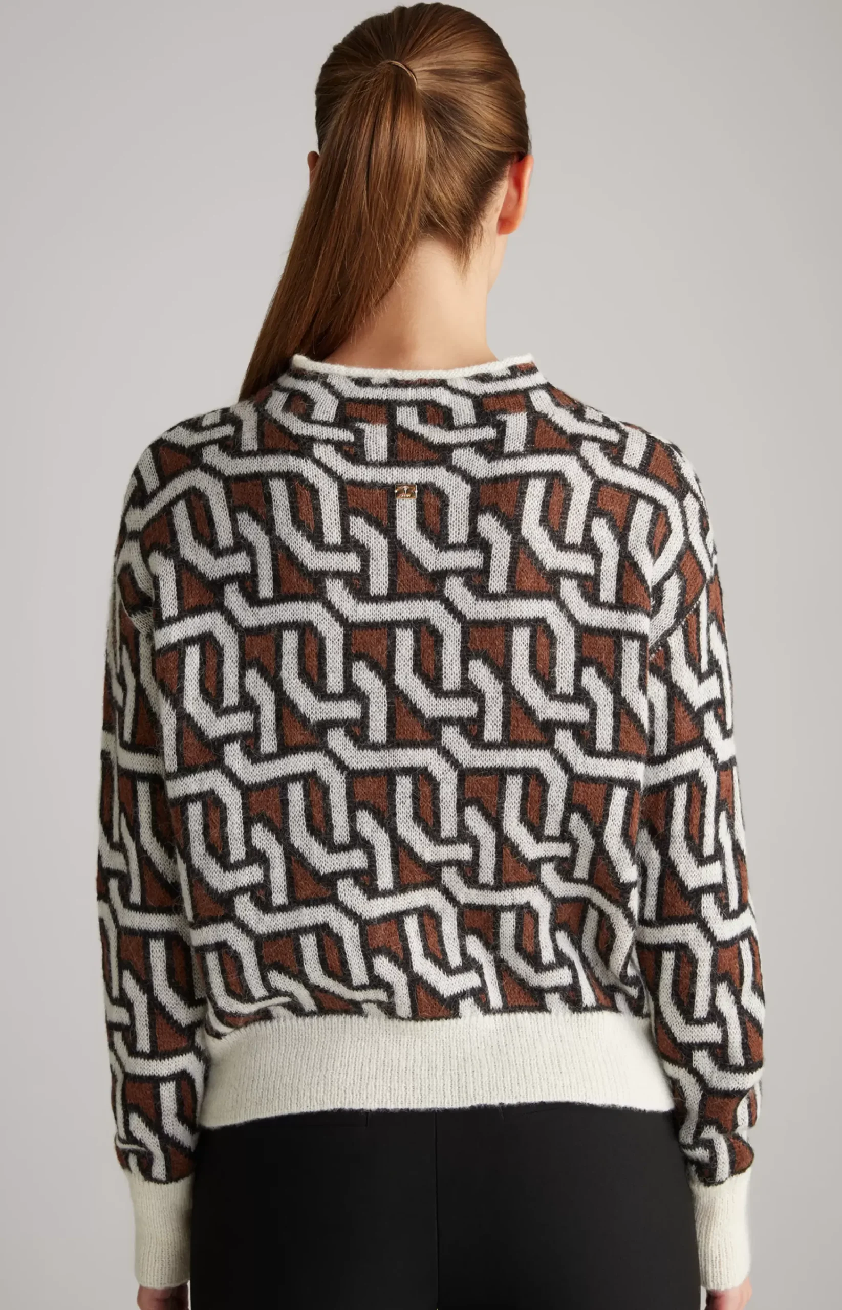 Knitted Pullover in a Cream/Brown/Black Pattern